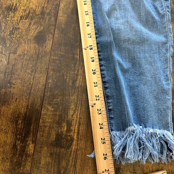 KanCan jeans KC11178 size 31 frayed hems ankled cropped light to med wash - Picture 9 of 10